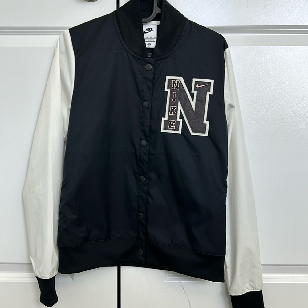 Nike Sportswear
Women's Varsity Jacket